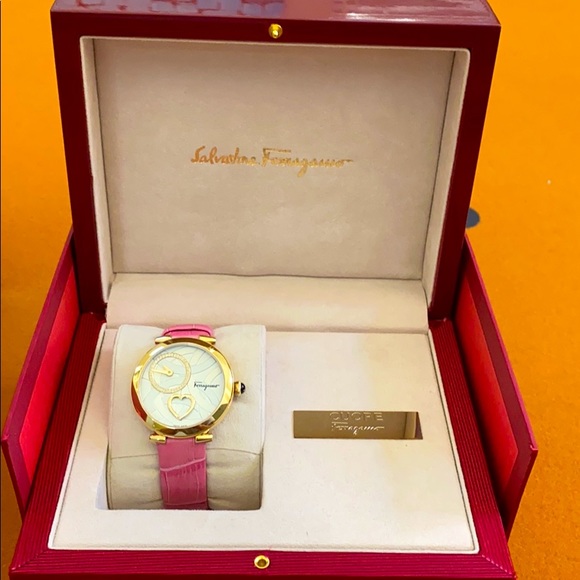 Women’s Salvator Ferragamo watch main image 7